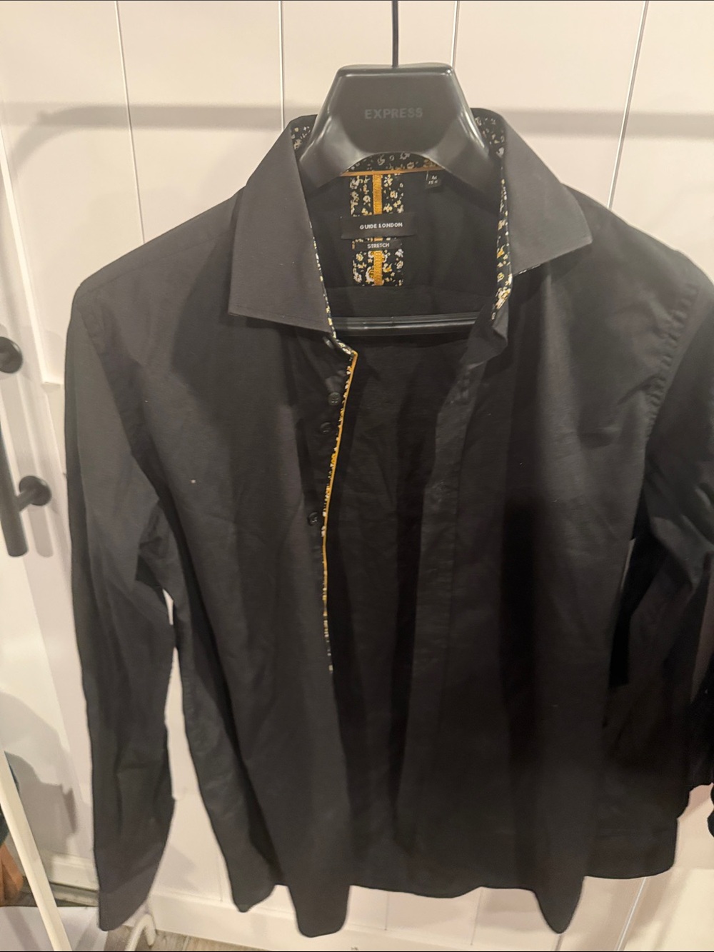 GUIDE LONDON Black Button-Up Shirt with Yellow Accent